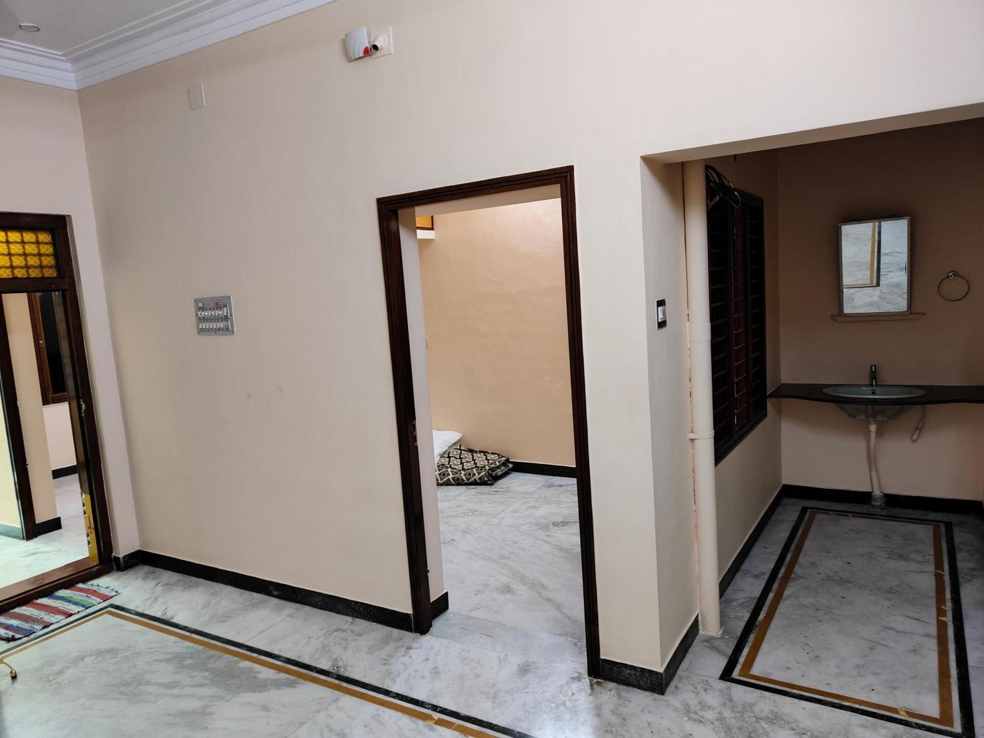 Guru Krupa Home Stay Tiruvannāmalai Eksteriør bilde