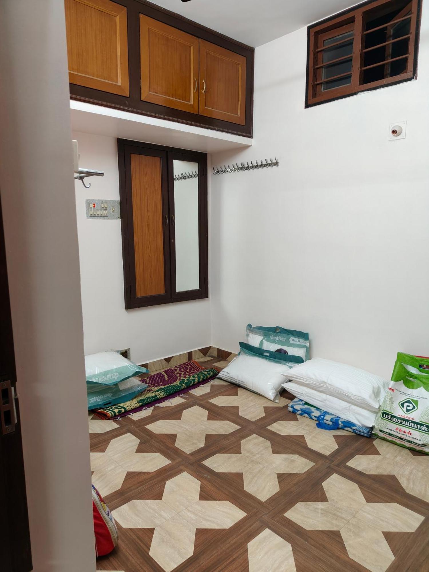 Guru Krupa Home Stay Tiruvannāmalai Eksteriør bilde